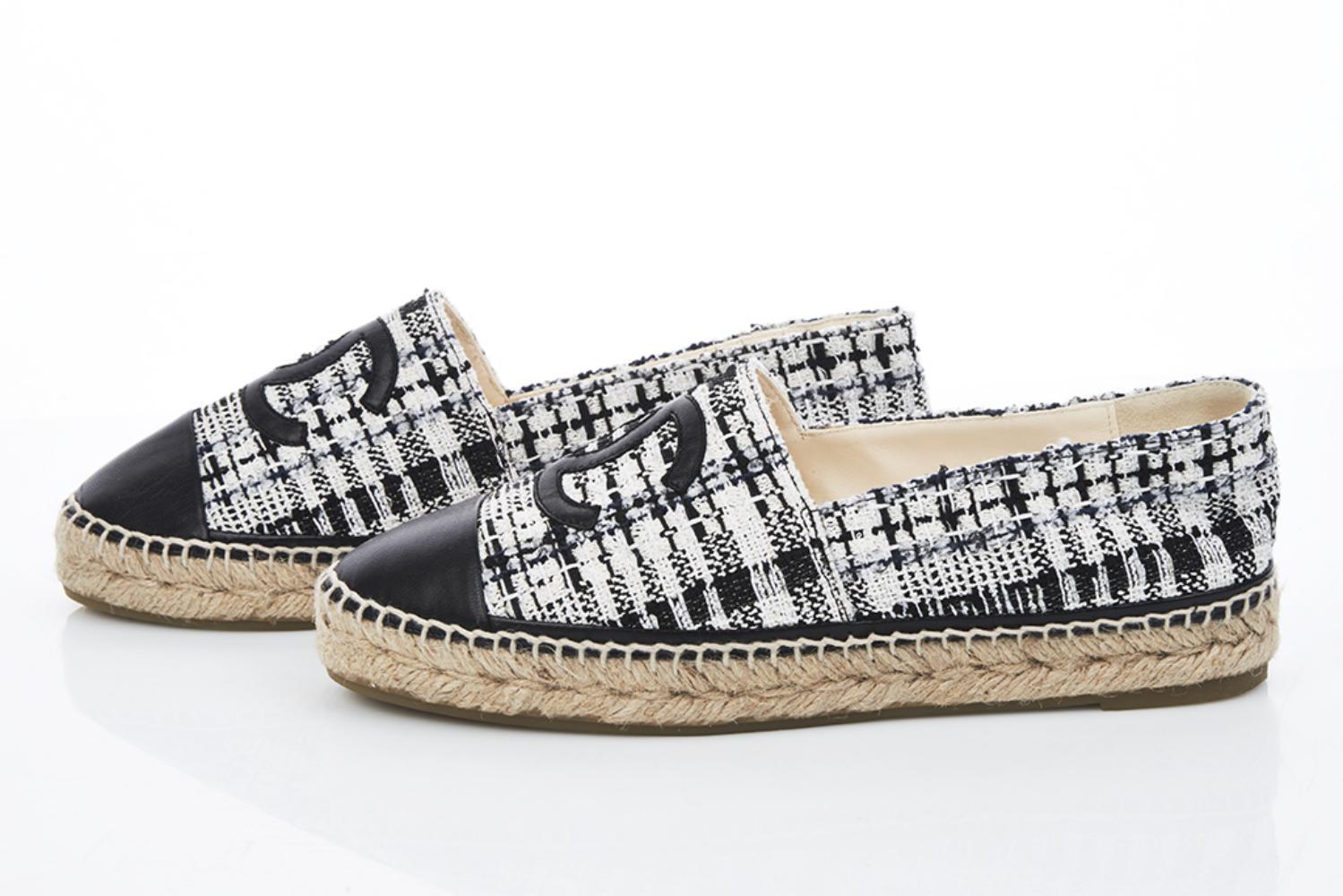 Chanel Black and White Tweed Espadrilles with Metallic Thread - Size 39 EU / 9 US