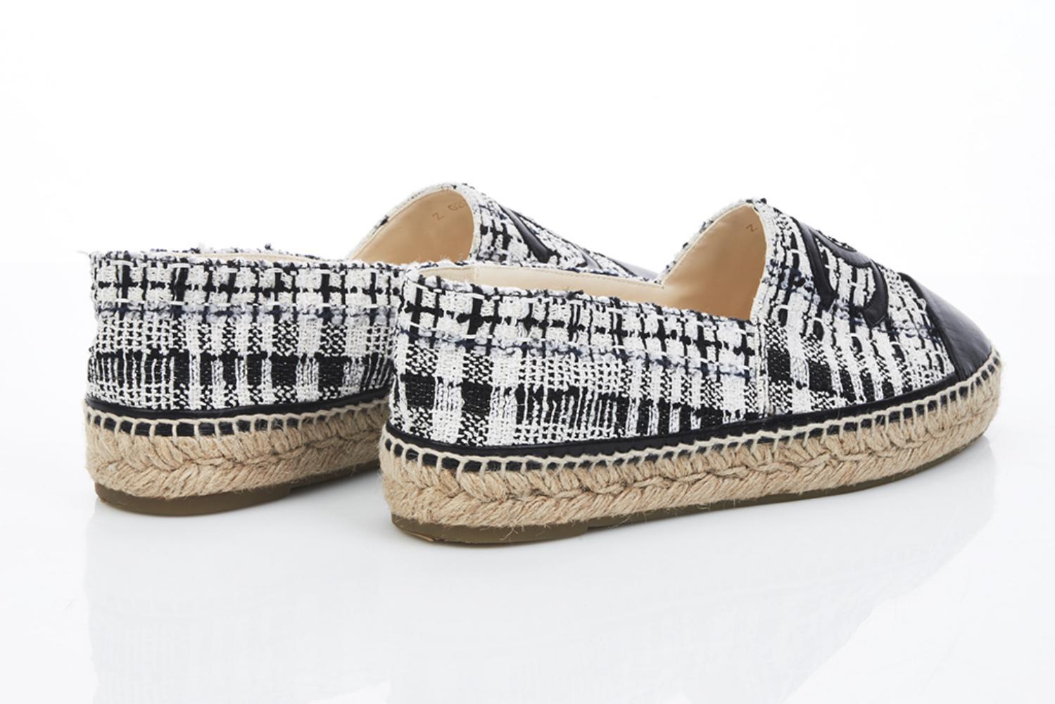 Chanel Black and White Tweed Espadrilles with Metallic Thread - Size 39 EU / 9 US