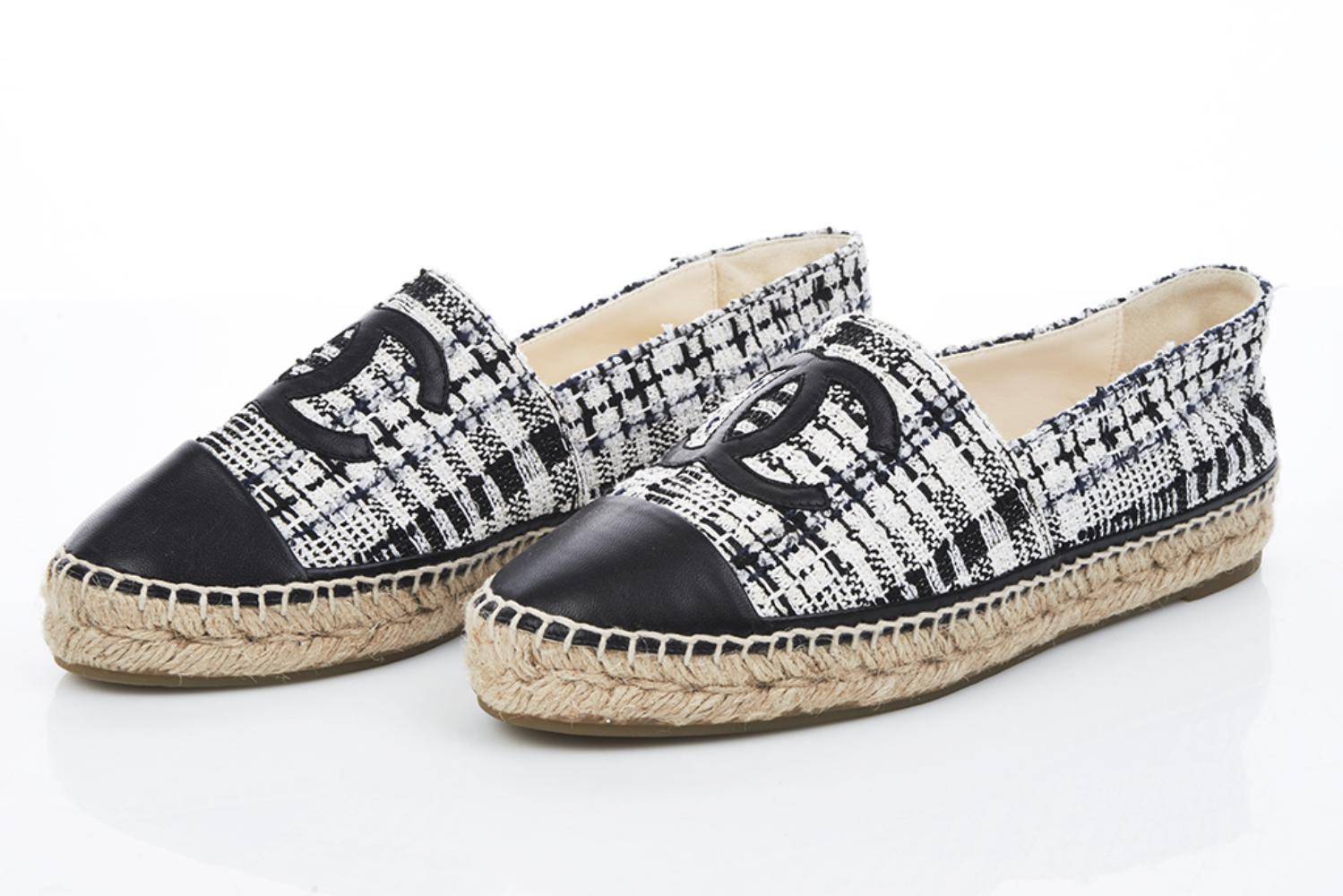 Chanel Black and White Tweed Espadrilles with Metallic Thread - Size 39 EU / 9 US