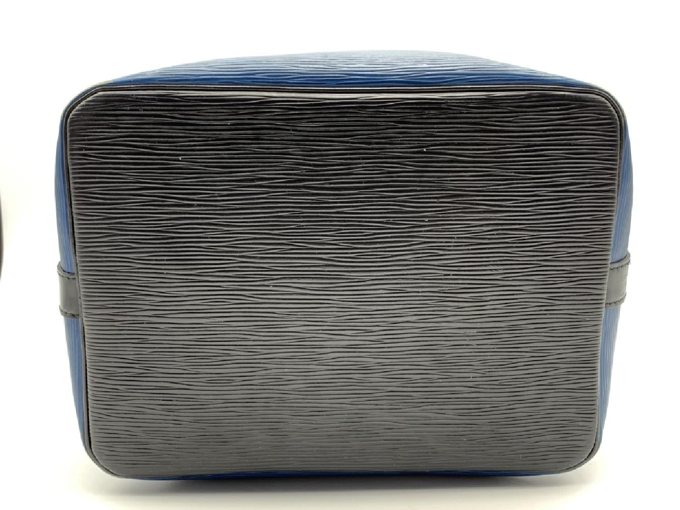 Louis Vuitton Blu/Black Epi Noe Shoulder Bag (Vintage) Bottom